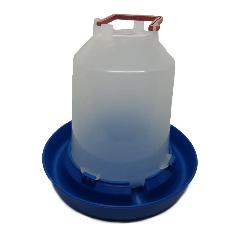 Поїлка для птаха на 5,5 л з пластиковою ручкою “Сюрприз“ Поїлка для птаха на 5,5 л з пластиковою ручкою “Сюрприз“